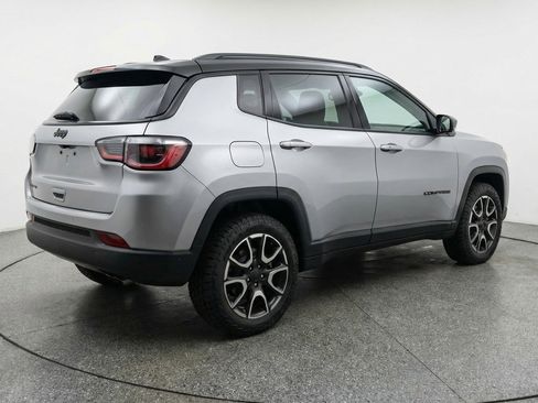 Used 2025 Jeep Compass Trailhawk AWD/4WD image 9