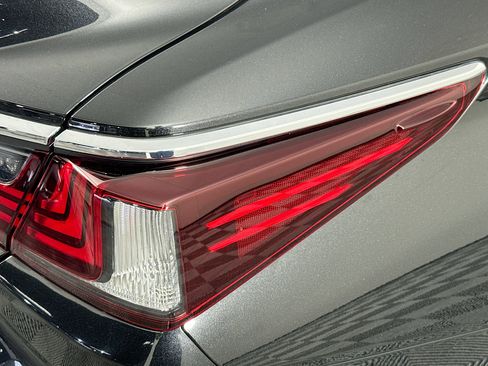 Used 2024 Lexus ES 350 w/ Premium Package image 33