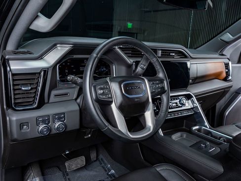 Used 2025 GMC Sierra 2500 Denali image 17