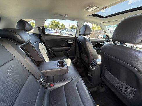 Used 2018 Kia Niro Touring FWD image 19