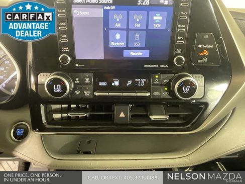 Used 2021 Toyota Highlander XLE AWD/4WD image 36