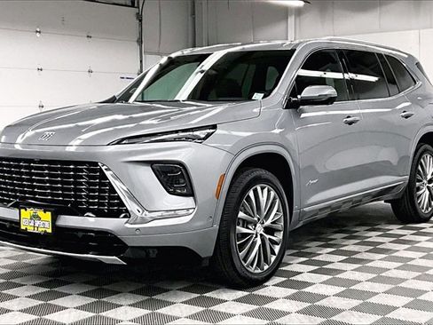 Used 2025 Buick Enclave Avenir w/ Super Cruise Package image 11