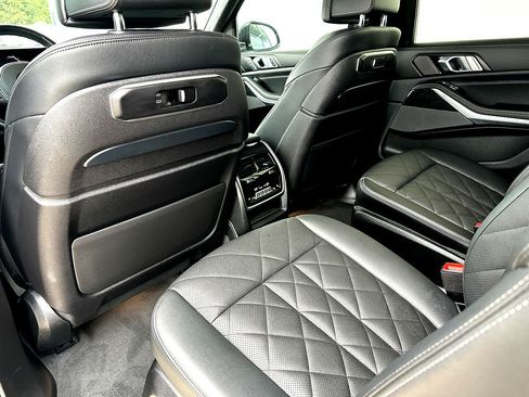 Certified 2024 BMW X7 xDrive40i w/ M Sport Package AWD/4WD image 19