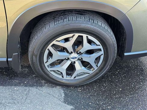 Used 2023 Subaru Forester Premium image 9