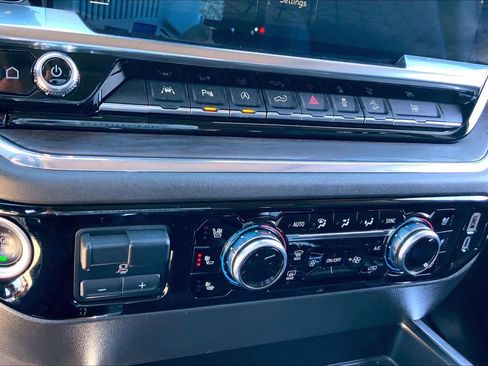 Used 2024 GMC Sierra 1500 SLT image 32