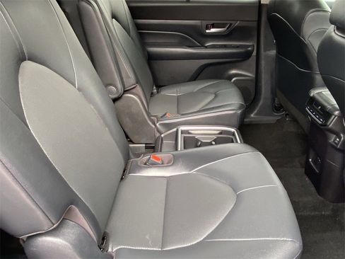 Certified 2025 Toyota Grand Highlander XLE image 16