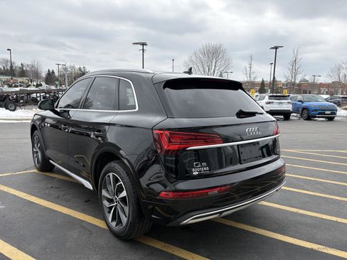 Used 2021 Audi Q5 Premium w/ Convenience Package image 4