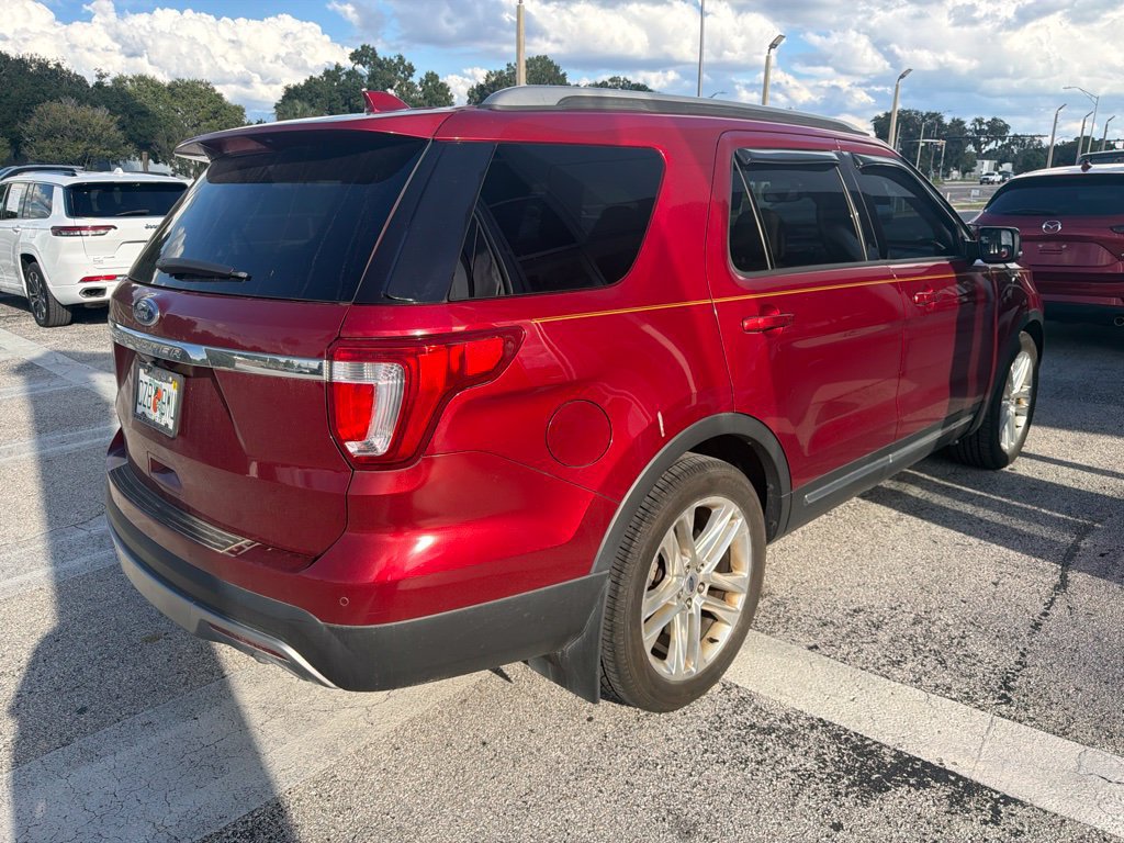 Used 2017 Ford Explorer XLT w/ Equipment Group 201A FWD image 9