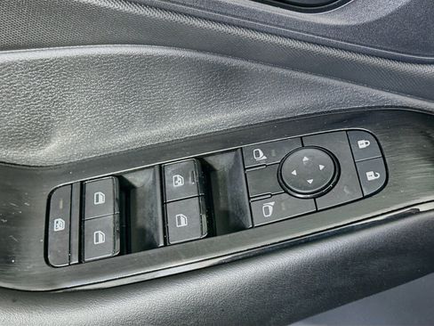 Used 2024 Nissan Rogue S FWD image 15