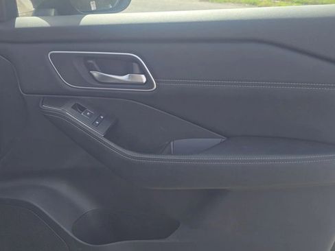 Used 2025 Nissan Rogue Platinum FWD image 27