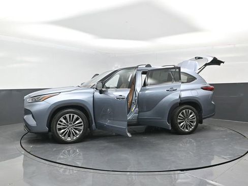 Used 2020 Toyota Highlander Platinum image 21
