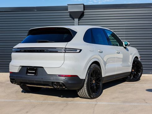 New 2025 Porsche Cayenne E-Hybrid image 7