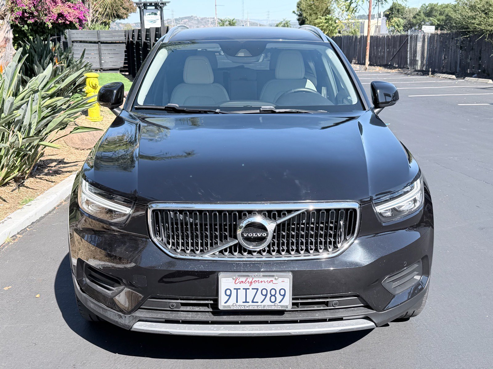Used 2020 Volvo XC40 T4 Momentum FWD image 4