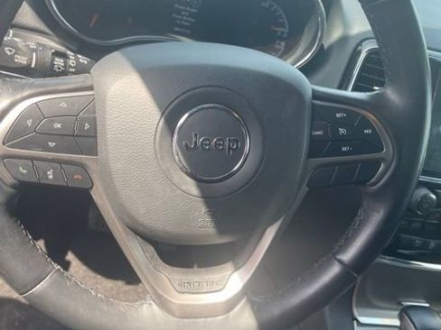 Used 2022 Jeep Grand Cherokee Limited image 21