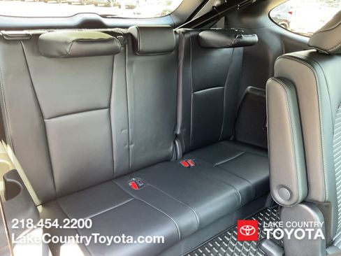 Used 2026 Toyota Highlander XSE AWD/4WD image 23