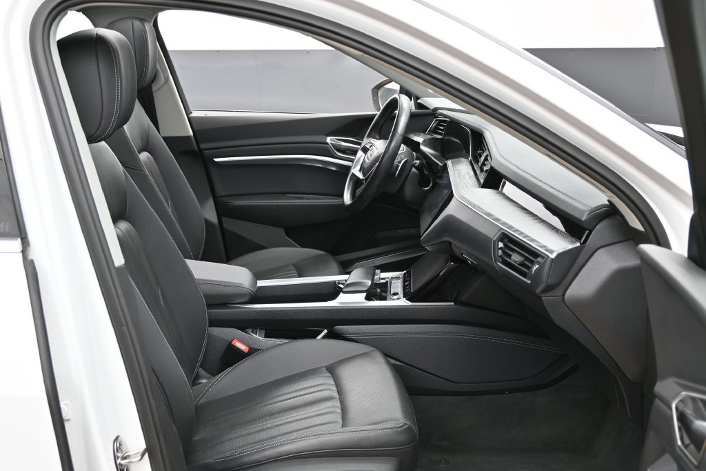 Used 2024 Audi Q8 e-tron Premium Plus w/ Premium Plus Package AWD/4WD image 36