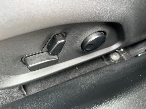 Used 2025 Jeep Compass Limited image 23