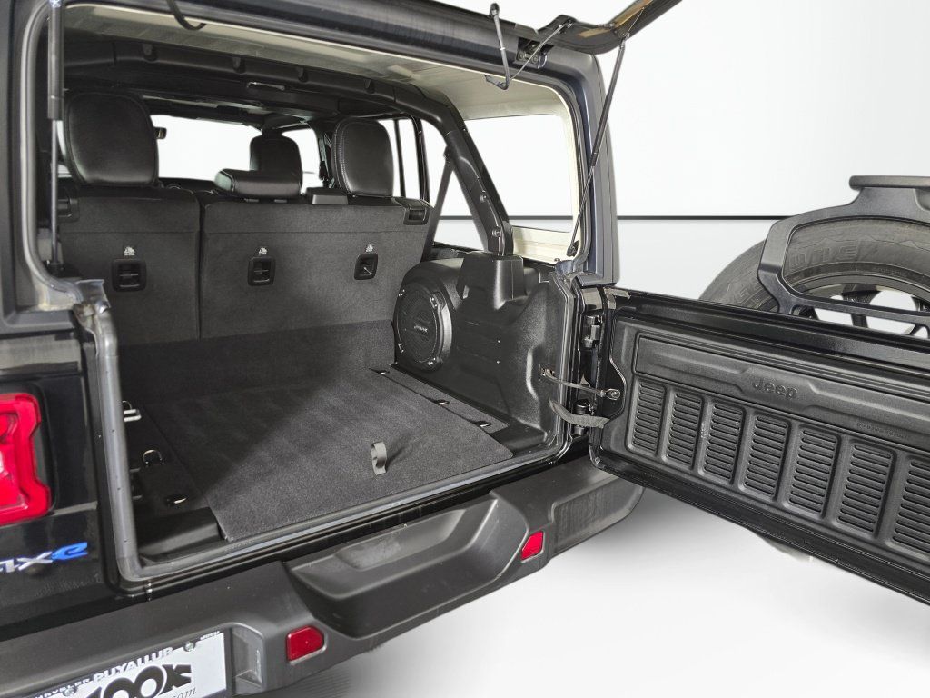 Used 2023 Jeep Wrangler Unlimited Sahara AWD/4WD image 17