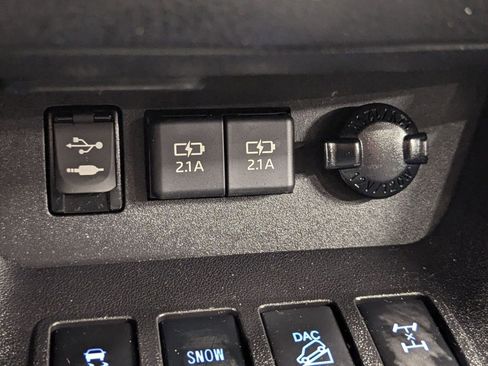 Used 2019 Toyota Highlander Limited image 28