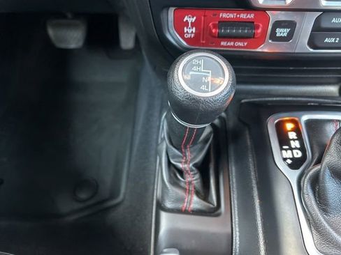 Used 2019 Jeep Wrangler Unlimited Rubicon w/ Dual Top Group AWD/4WD image 34