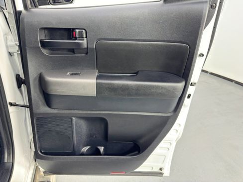 Used 2010 Toyota Tundra w/ SR5 Package image 37