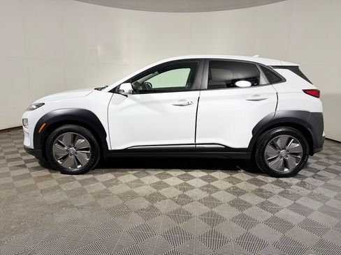 Used 2021 Hyundai Kona Limited w/ Cargo Package FWD image 3