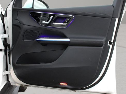 Used 2025 Mercedes-Benz GLC 300 4MATIC image 23