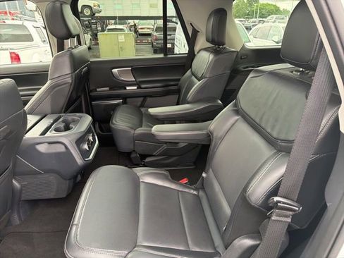 Used 2025 Ford Expedition Platinum AWD/4WD image 18