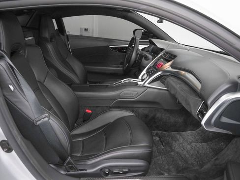 Used 2017 Acura NSX image 28