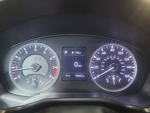 Used 2020 Hyundai Santa Fe SE image 23