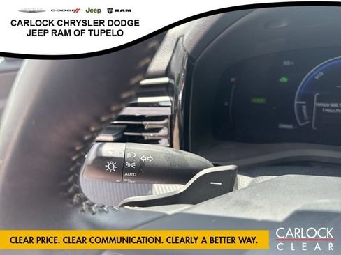 Used 2025 Toyota Camry SE FWD image 17