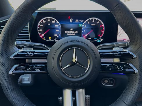 Used 2024 Mercedes-Benz GLS 450 4MATIC image 30