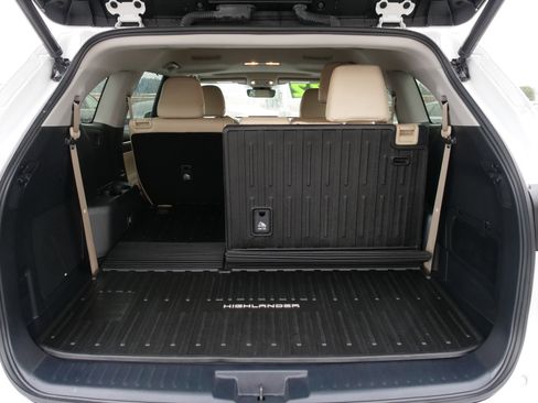 Used 2022 Toyota Highlander Limited image 14