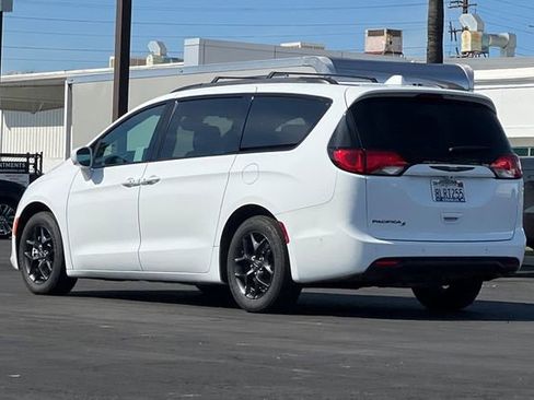 Used 2019 Chrysler Pacifica Touring-L w/ Advanced Safetytec Group image 6