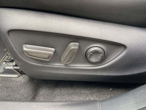 Used 2024 Toyota Highlander XLE image 18