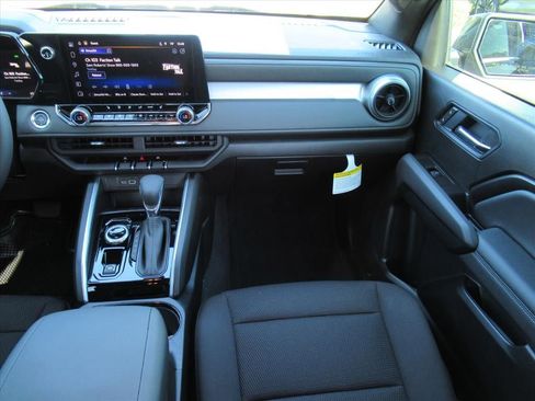 New 2026 Chevrolet Colorado LT image 14