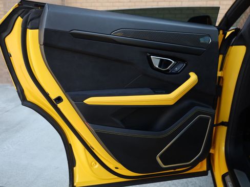 Used 2021 Lamborghini Urus AWD/4WD image 25