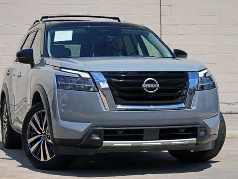 Used 2022 Nissan Pathfinder Platinum w/ Cargo Package FWD image 2