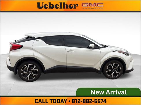 Used 2018 Toyota C-HR XLE FWD image 3