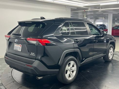Used 2021 Toyota RAV4 XLE w/ Carpet Mat Package (TMS) image 4