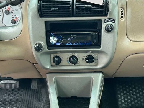 Used 2001 Ford Explorer Sport Trac 2WD image 19