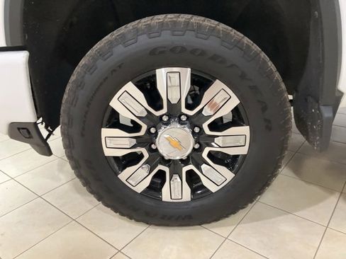 Used 2024 Chevrolet Silverado 3500 High Country w/ High Country Premium Package image 33