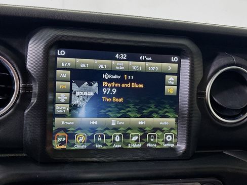 Used 2022 Jeep Wrangler Sahara image 19