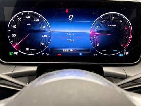 Used 2024 Mercedes-Benz GLC 300 4MATIC image 9