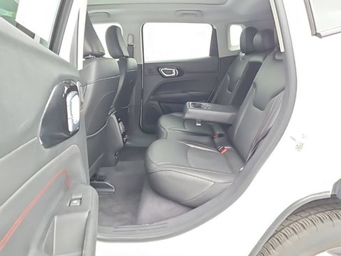 Used 2022 Jeep Compass Trailhawk w/ Trailhawk Elite Group AWD/4WD image 46