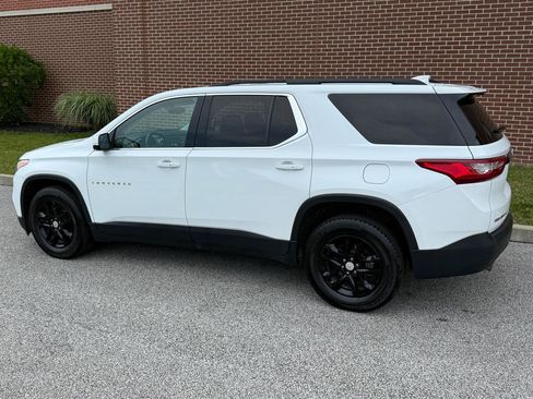 Used 2020 Chevrolet Traverse LT w/ LPO, Black Accent Package AWD/4WD image 8
