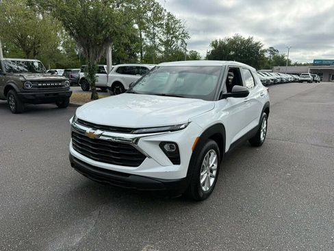 Used 2024 Chevrolet TrailBlazer LS w/ LS Confidence Package FWD image 1