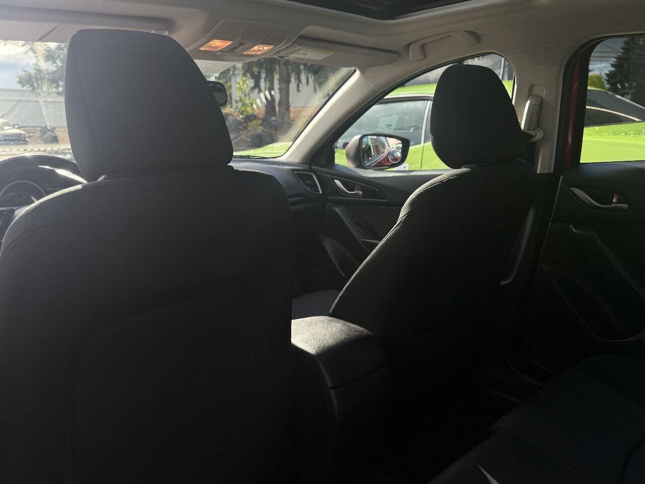 Used 2015 MAZDA MAZDA3 i Touring w/ Technology Package FWD image 18