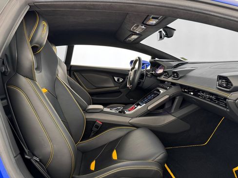 Used 2020 Lamborghini Huracan EVO image 25