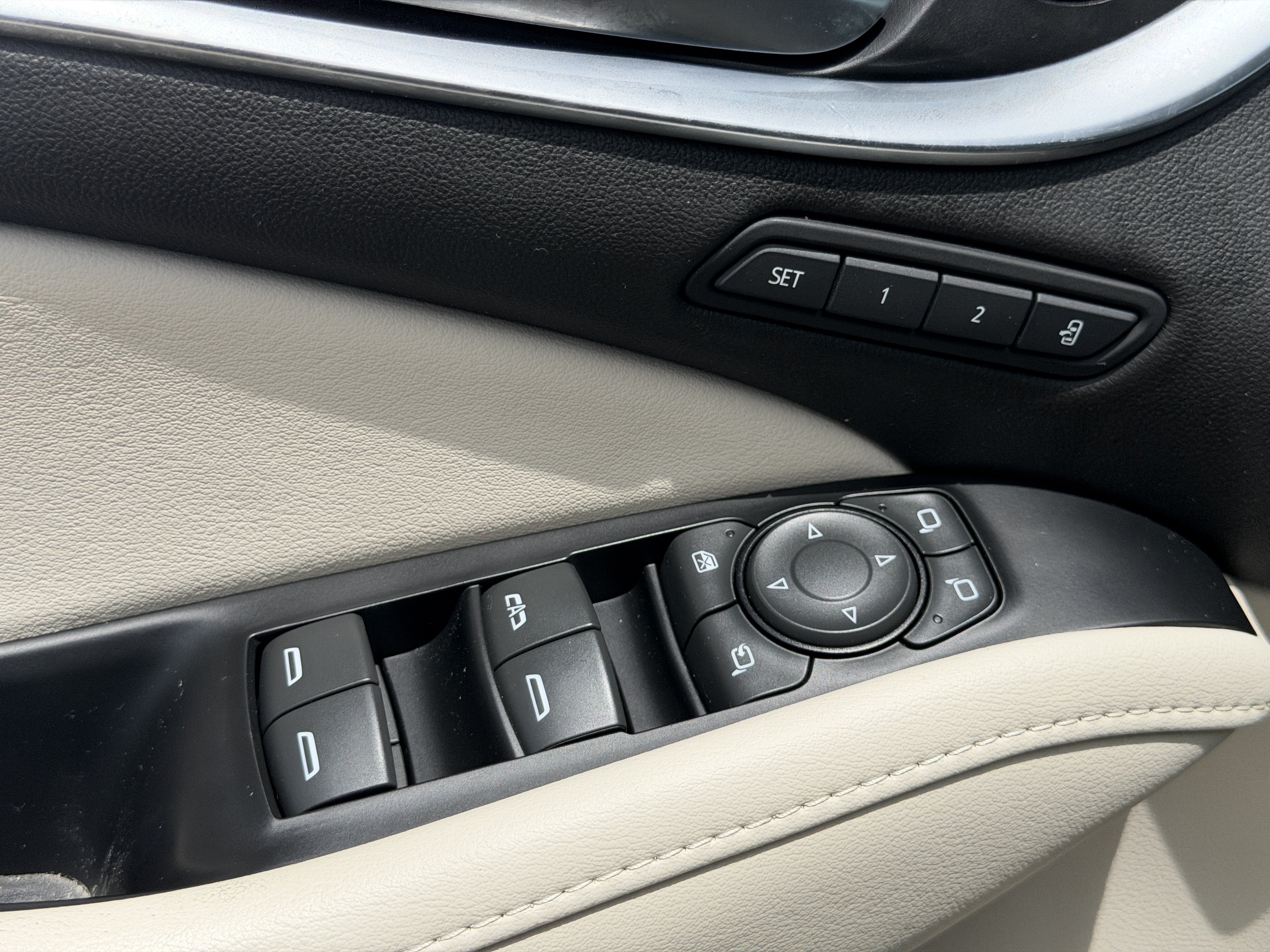 Used 2023 Buick Enclave Avenir w/ Avenir Technology Package AWD/4WD image 18